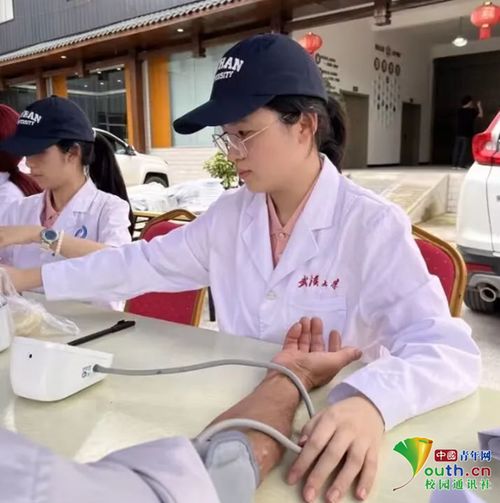 用專業(yè)知識(shí)服務(wù)鄉(xiāng)村醫(yī)療 咨詢伴溫暖，科普助健康
